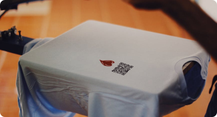 शर्टवर QR कोड का वापरावा?