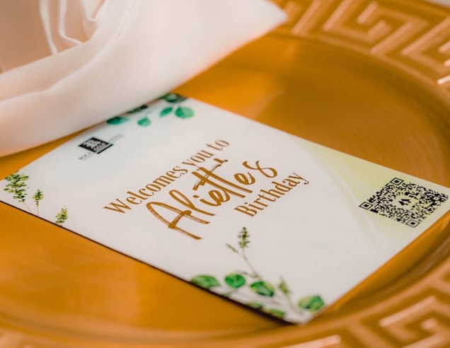 কাগজে লেখা QR কোড