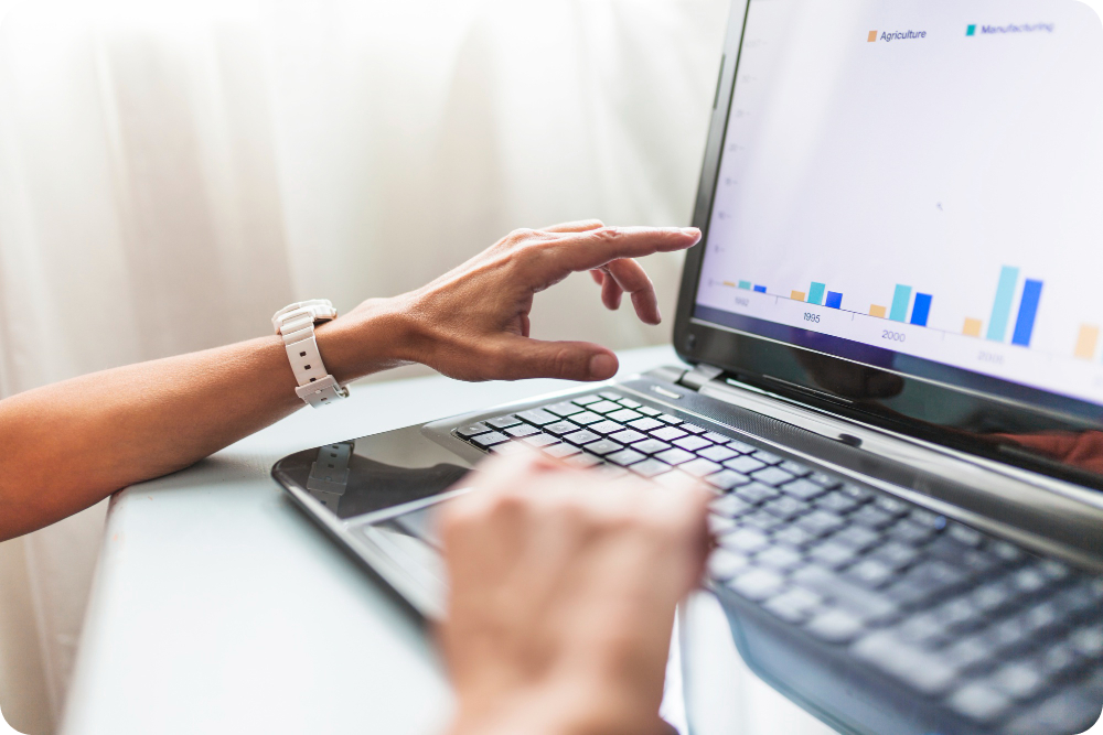 Dasbor Analitik dan Wawasan Waktu Nyata