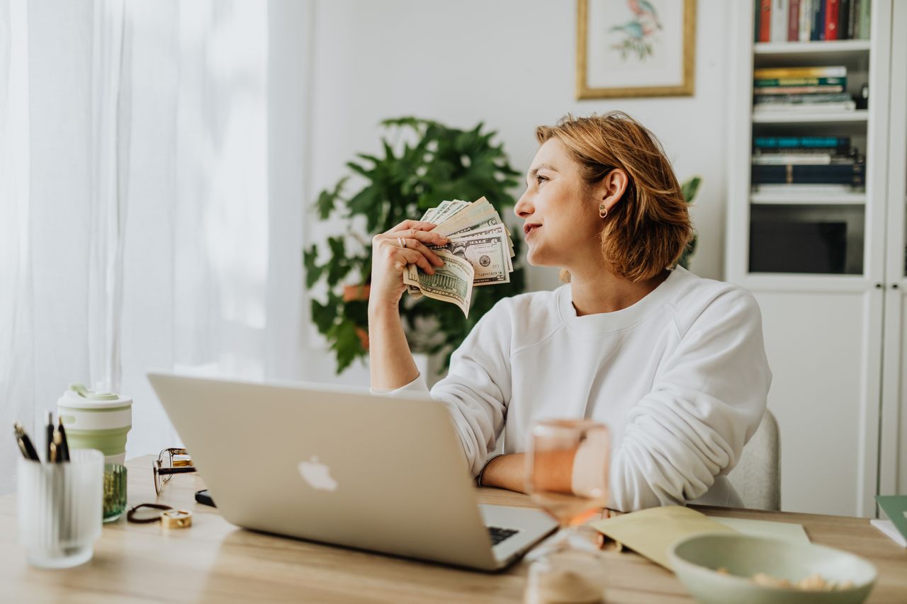 Turning a Side Hustle Into a Full-Time Business: A Practical Guide to Sustainable Growth