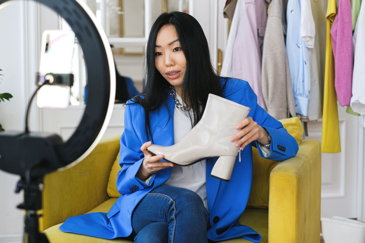 Fashion Influencers Shaping Global Style