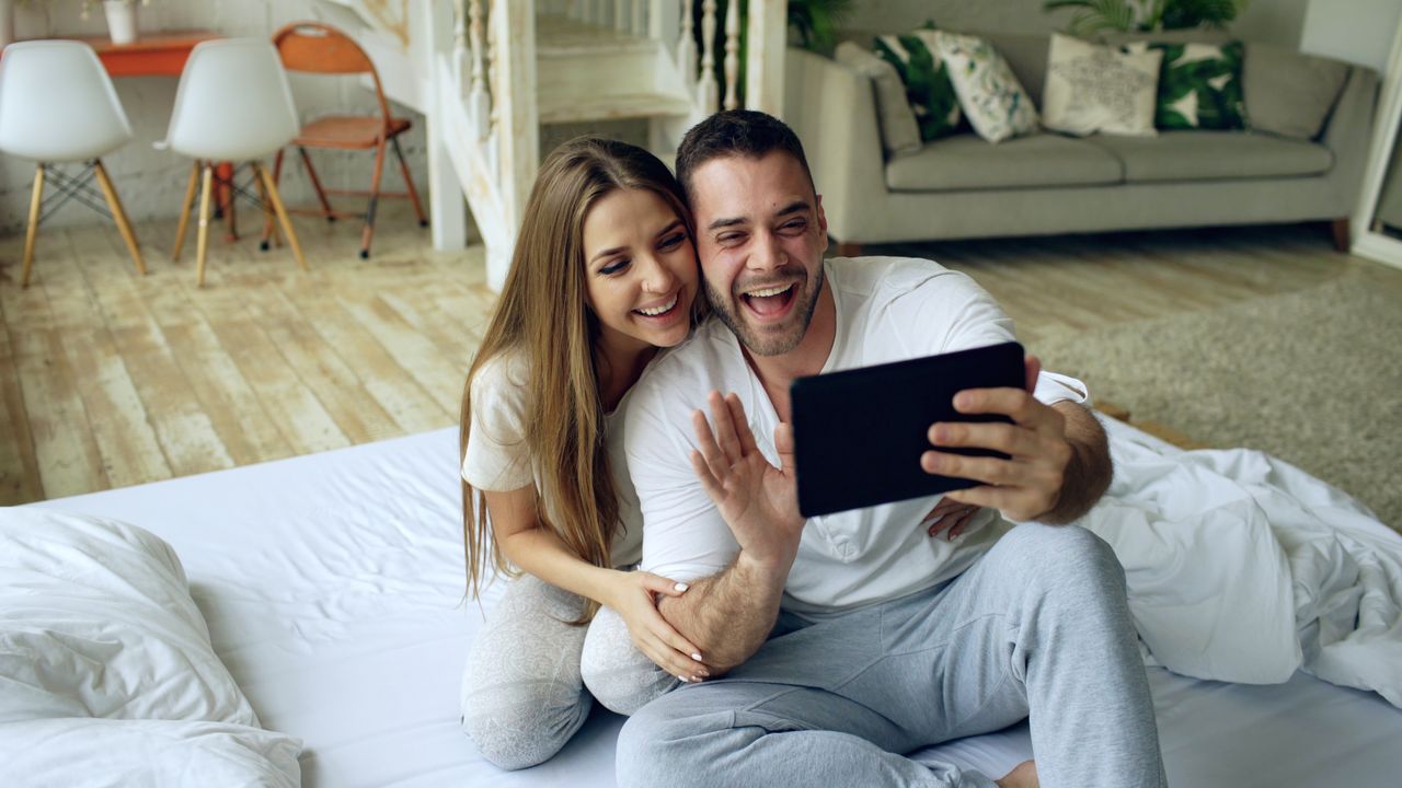 Technology in Modern Relationships