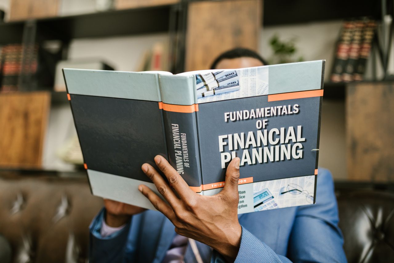 Financial Planning for Young Professionals: A Guide to Building a Strong Future