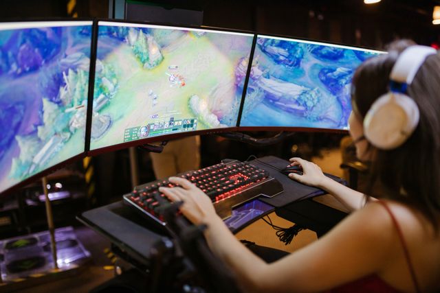 The Role of Streaming Platforms in Esports Growth: How Digital Media Built a Global Industry