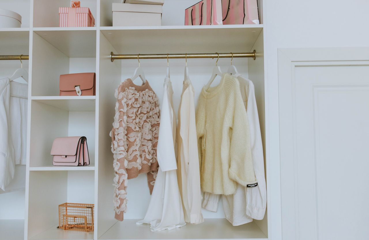 Capsule Wardrobes for Minimalist Living: How to Build a Simple and Stylish Closet