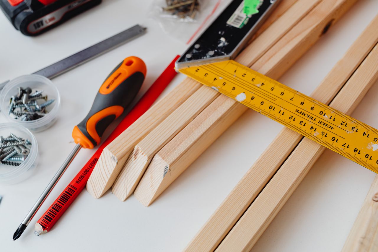 DIY Projects That Improve Home Organization: Simple Ideas for a Clutter-Free Space