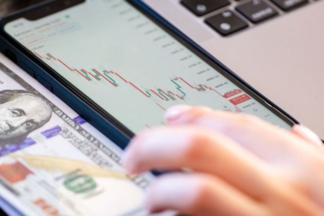 How Economic Trends Influence Investment Markets